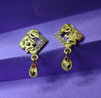 Gold Finish Traditional Pendant Necklace & Earrings Set